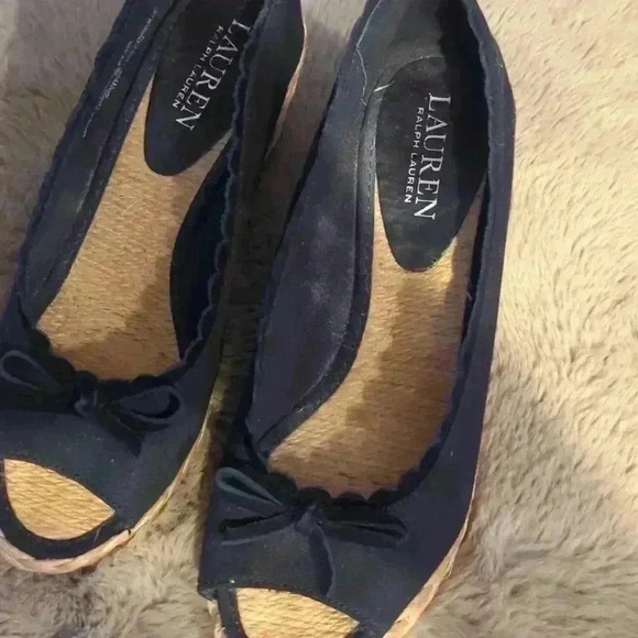 Lauren Ralph Lauren black wedge heels, size 6B, black - Picture 4 of 8